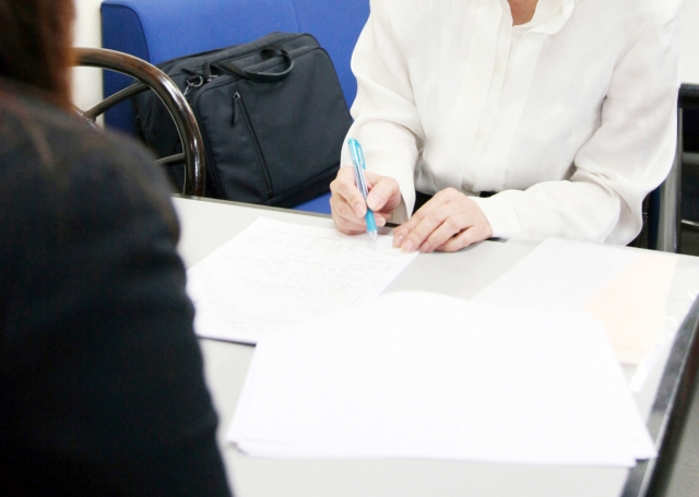 シングルマザーの住宅ローン事情｜年収目安と審査の現実